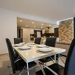 Spacious 2br By Spinola Bay - St Julians 아파트 *