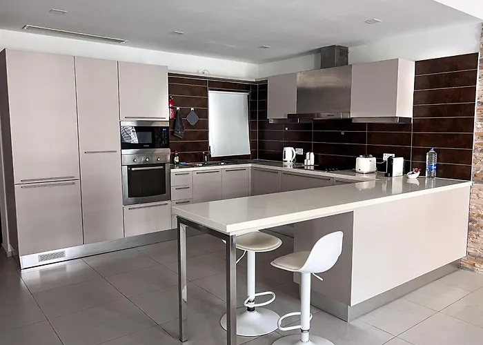 Spacious 2Br By Spinola Bay - St Julians Apartment