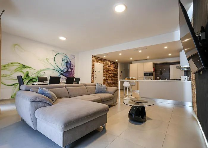 Spacious 2Br By Spinola Bay - St Julians Apartment San Ġiljan