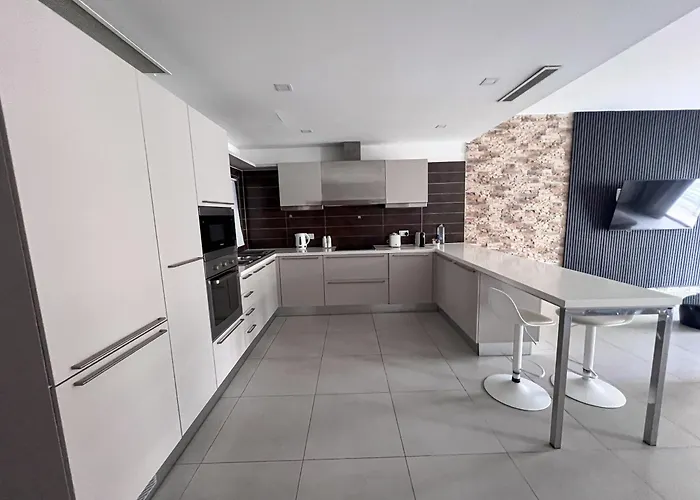 Spacious 2Br By Spinola Bay - St Julians Apartment *