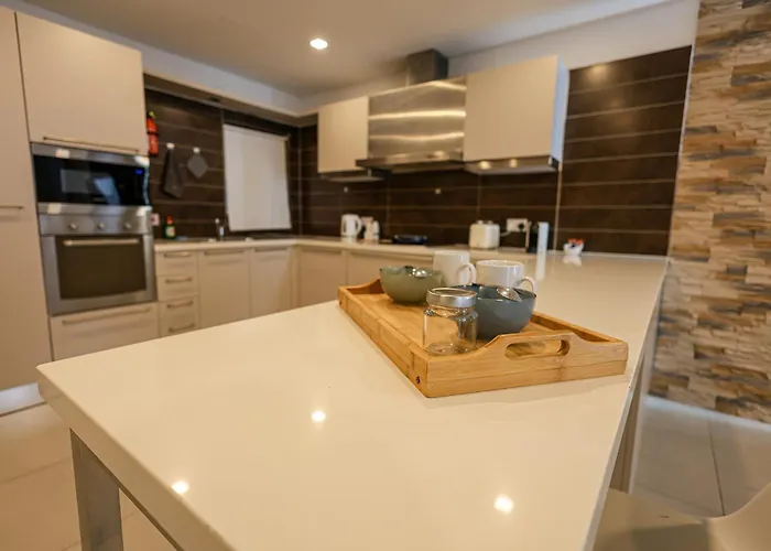 Spacious 2Br By Spinola Bay - St Julians *