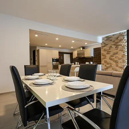 Spacious 2br By Spinola Bay - St Julians Apartment *